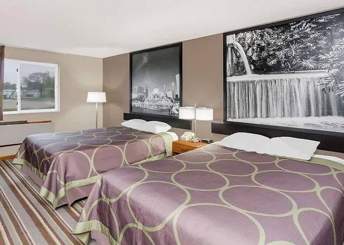 Super 8 By Wyndham Hotel