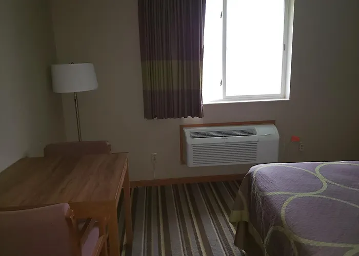 Super 8 By Wyndham Hotel Gilman