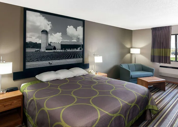 Super 8 By Wyndham Gilman
