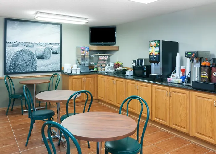 Super 8 By Wyndham Gilman