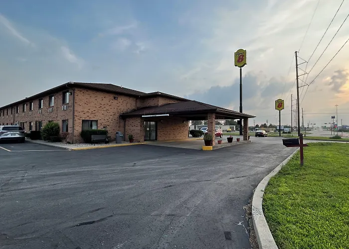 Super 8 By Wyndham Hotel