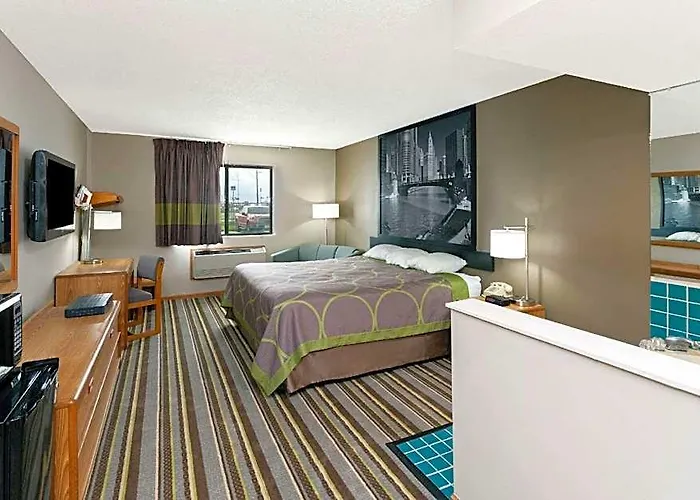 Super 8 By Wyndham Gilman