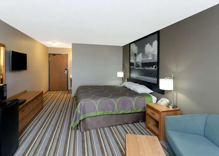Super 8 By Wyndham Hotel 2*